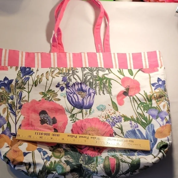 Estee Lauder Women's Tote - Picture 4 of 8